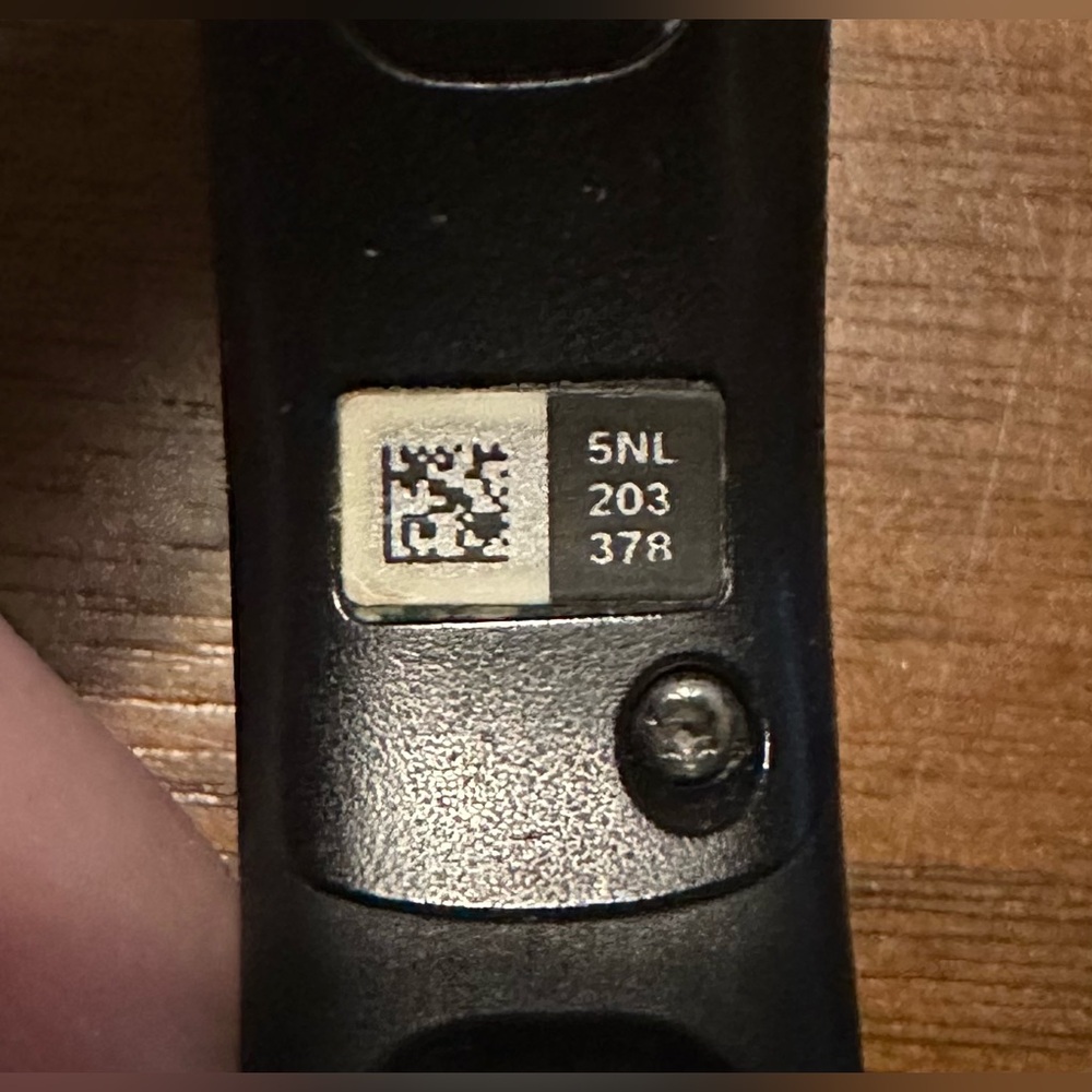 Garmin Vivosmart 4 with two charger cords - Picture 4 of 4